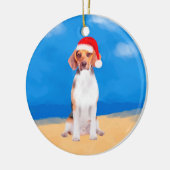 Beagle Hund sitzend am Weihnachtshut am Strand Keramik Ornament (Links)