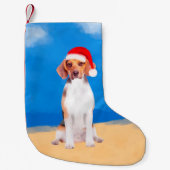 Beagle Hund sitzend am Weihnachtshut am Strand Kleiner Weihnachtsstrumpf (Vorderseite)