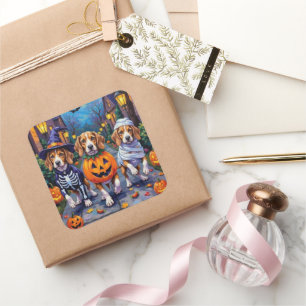 Beagle-Hunde beim Trick-or-Treat in Halloween-Kost Quadratischer Aufkleber