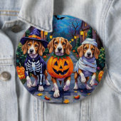 Beagle Hunde Trick-or-Treating in Halloween-Kostüm Button (Beispiel)