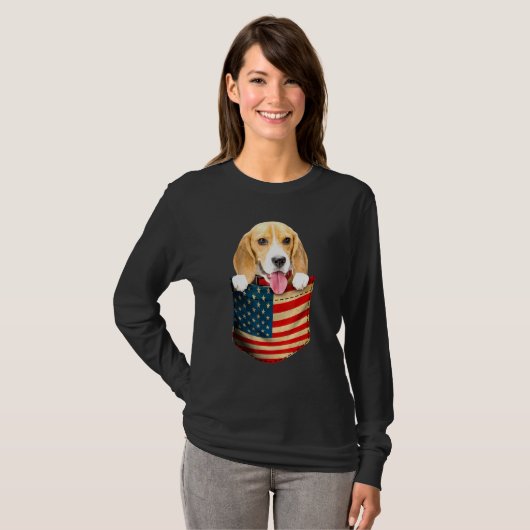 Beagle in der Pocket America Flag 4. Juli T-Shirt (Vorne ganz)