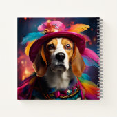 Beagle in einem Federhut Notizblock (Rückseite)