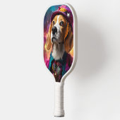 Beagle in einem rosa Hut Pickleball Schläger (Links)