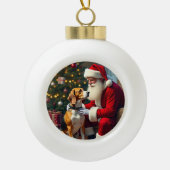 Beagle Meets Santa Christmas Painting Keramik Kugel-Ornament (Vorderseite)