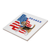 Beagle mit amerikanischer Flagge Fliese (Seite)