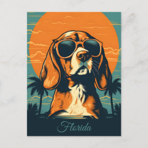 Beagle mit Sonnenbrille am Strand Custom Feiertagspostkarte