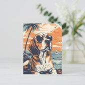 Beagle mit Sonnenbrille am Strand Postkarte (Stehend Vorderseite)