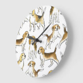 Beagle Schönheit: Wasserfarben-Hundemuster Große Wanduhr (Winkel)