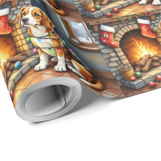 Beagle Sitting by Fireplace with Christmas Lights Geschenkpapier (Rolleneckpunkt)