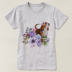 Beagle umgeben von üppigen Wasserfarbenblumen T-Shirt