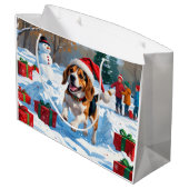 Beagle Weihnachten Weihnachtsfest Schneeszene Große Geschenktüte (Rückseite Schrägansicht)