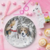 Beagle Welpen im Schneewald Pappteller (Party)