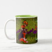 Beagle Welpenschmetterlinge Hunde Kunst Personalis Zweifarbige Tasse (Links)