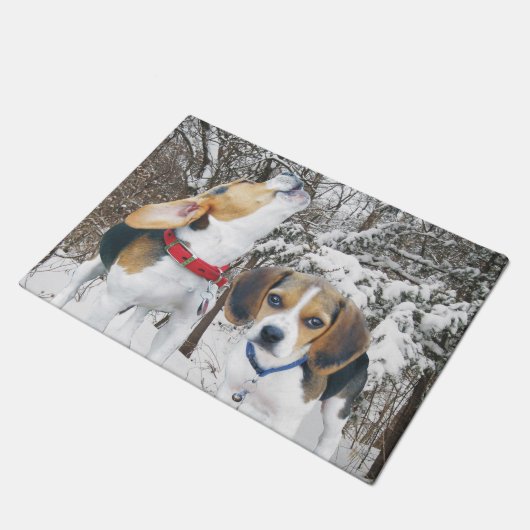 Beagle-Welpensnowy-Holz-Tür-Matte Fußmatte (Schrägansicht)