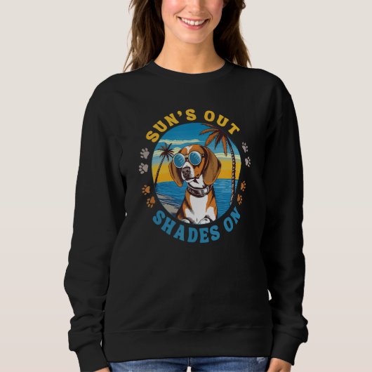 Beagle With Sunglasses on the Beach Sun s Out Shad Sweatshirt (Vorderseite)