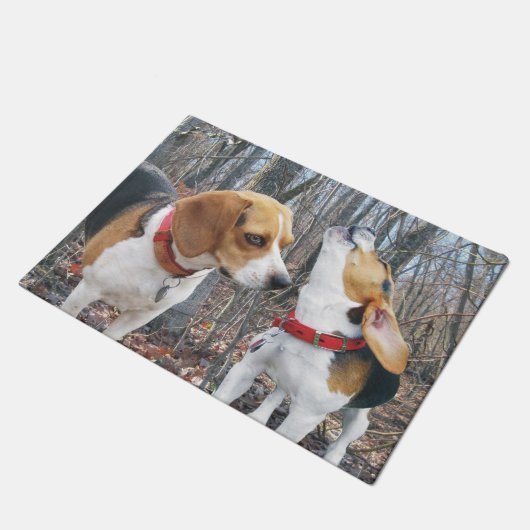 Beagles in der Holz-Tür-Matte Fußmatte (Schrägansicht)