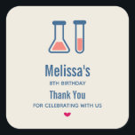 Beaker & Test Tube Science zum Geburtstag Quadratischer Aufkleber<br><div class="desc">Geburtstag danke Ihnen Aufkleber mit einem niedlichen zeichn eines Reagenzglases und Bechers. Ideal für Wissenschaftsarten.</div>