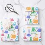 Beakers and Flask Fun Science Pattern Geschenkpapier Set<br><div class="desc">Papierblätter mit einem lustigen und farbenfrohen Muster umhüllen. Wissenschaftler schauen mit Beakern und Flaschen verschiedener Formen und Größen in hellen,  fröhlichen Farben.</div>