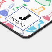 Beakers and Flask Fun Science Pattern Monogram Schreibtischunterlage (Ecke)