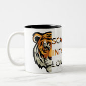 beängstigend in Liebe Zweifarbige Tasse (Links)