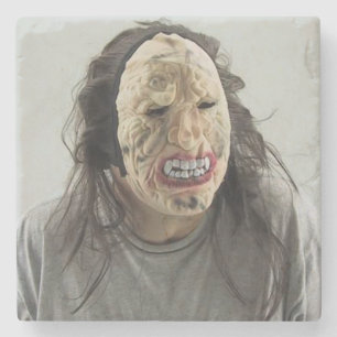 Beängstigende Maske Steinuntersetzer