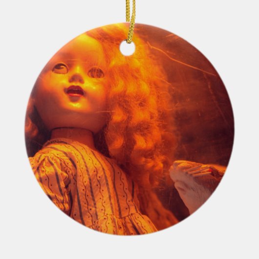 Beängstigende Puppe und Rat Keramik Ornament (Vorne)