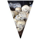 Beängstigende Schädel mit wackeligen Augenballen Wimpelkette (Erste Fahne)