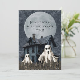Beängstigende weiße Geister im Spuk Hintergrund Einladung