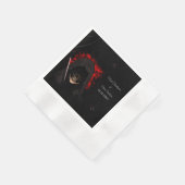 Beängstigender, dunkelmoody-roter Schädelhalloween Serviette (Ecke)