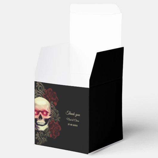 Beängstigender, dunkler, blumiger gotischer Schäde Geschenkschachtel (Geöffnet)