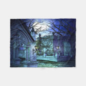 Beängstigender Friedhof mit Friedhof und Gräbern Fleecedecke (Vorderseite (Horizontal))