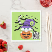 Beängstigender Kürbis mit einem weißen Kätzchen un Serviette (Beispiel)