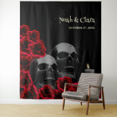 Beängstigender rötlich-blumengotischer Schädel und Wandteppich (Beispiel)