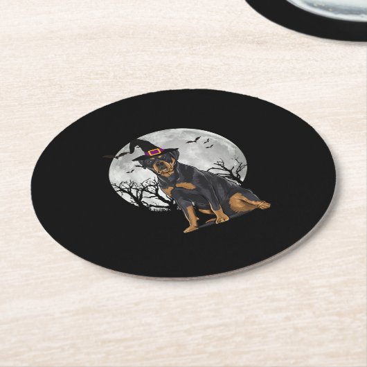 Beängstigender Rottweiler-Hund, Hexenhut Halloween Runder Pappuntersetzer (Angewinkelt)