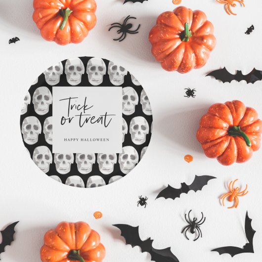 Beängstigender Skulpturentakt oder -bearbeitung |  Pappteller