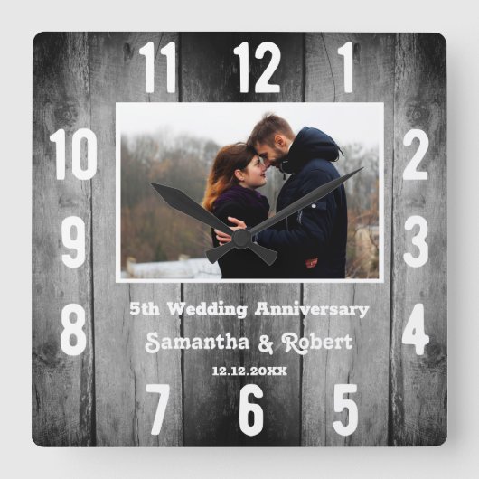 Beängstigendes 5-jähriges Foto Quadratische Wanduhr (Vorderseite)