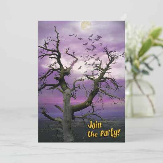 Beängstigendes Bat Tree Halloween-Party Einladung (Stehend Vorderseite)