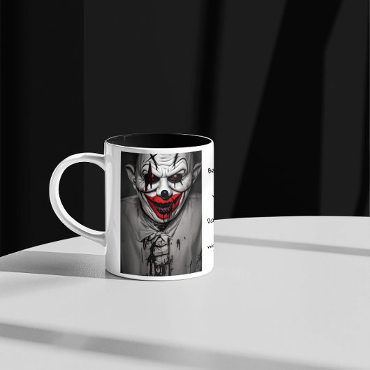 Beängstigendes Böse lächelt Clown & Quote Zweifarbige Tasse