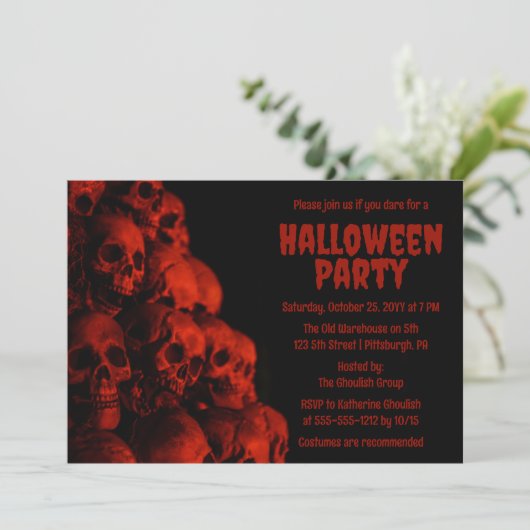 Beängstigendes Creepy Spooky Red Skulls Halloween- Einladung (Stehend Vorderseite)