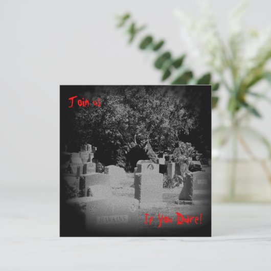Beängstigendes FriedhofsHalloween Einladung (Stehend Vorderseite)