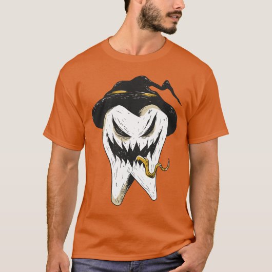 Beängstigendes Ghoulish-Zelt in Hexenhutenhut Hall T-Shirt (Vorderseite)