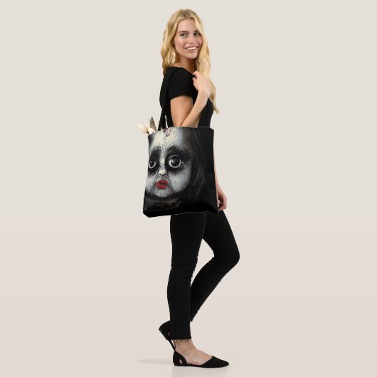 Beängstigendes Goth Porcelain Puppenstück Hallowee Tasche (Am Model)