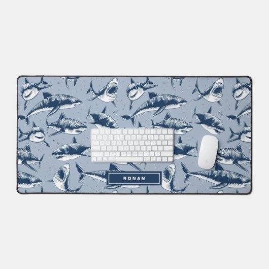 Beängstigendes Hai Muster Kids Name | Blau Schreibtischunterlage (Tastatur & Maus)