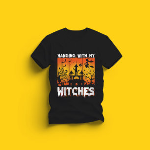 Beängstigendes Halloween-Design mit Hexenbesenfled T-Shirt