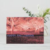 Beängstigendes Holz mit rotem und Lila Halloween-P Einladung (Stehend Vorderseite)