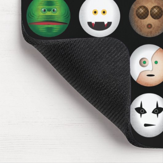 Beängstigendes Lächeln - Monster u. CIA Mousepad (Ecke)