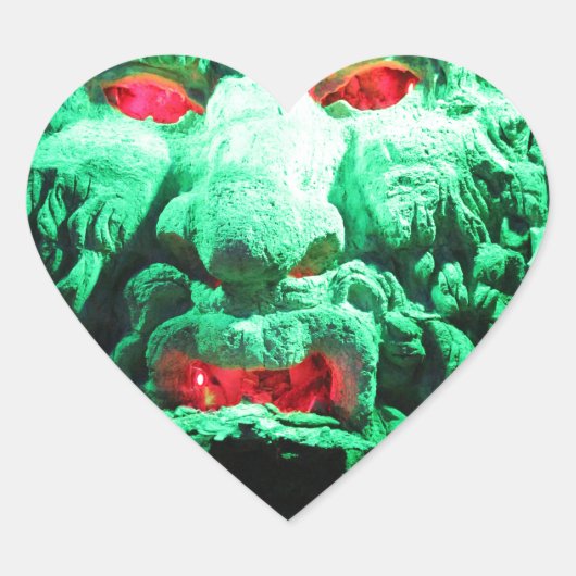 Beängstigendes Maskengefecht Herz-Aufkleber (Vorderseite)