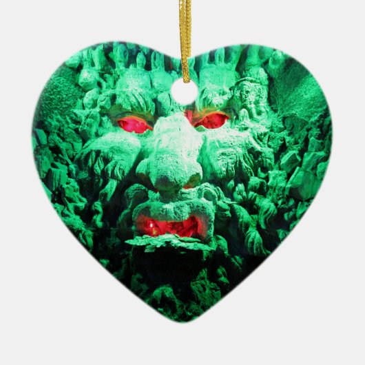 Beängstigendes Maskengefecht Keramikornament (Vorne)