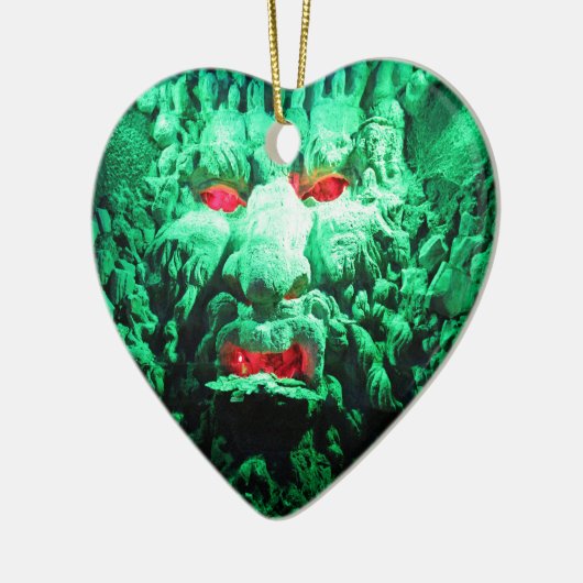 Beängstigendes Maskengefecht Keramikornament (Links)