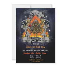 Beängstigendes Skelett im nächtlichen Halloween-Pa